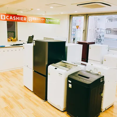 店舗外観および点検・清掃作業風景