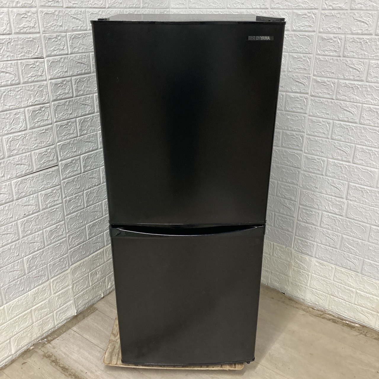 アイリスオーヤマ中古冷凍冷蔵庫 142L 2023年 形名IRSD-14A-W アイリスオーヤマ IRSD-14A-B 2023年製 142L 冷蔵庫 美品【全国