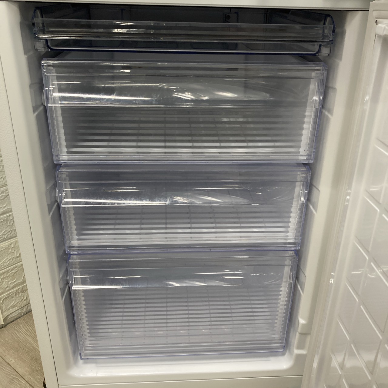 シャープ SJ-PD28F-W 一人暮らし単身用冷蔵庫 280L MKT1107120