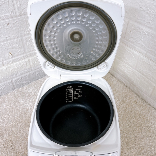 ヤマダ YEC-M10D1 一人暮らし単身用炊飯器 5.5合炊き MKT10103