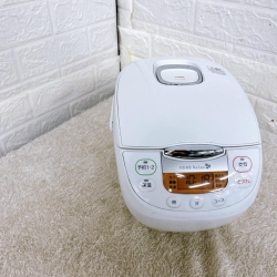 ヤマダ YEC-M10D1 一人暮らし単身用炊飯器 5.5合炊き MKT10103