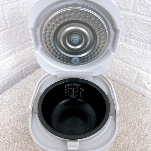 シャープ KS-C5J-W 一人暮らし単身用炊飯器 ３合炊き MKT10102