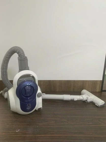 【全国発送対応】掃除機 SHARP シャープ EC-T1E6-KB 2011年製
