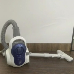 掃除機 SHARP シャープ EC-T1E6-KB 2011年製